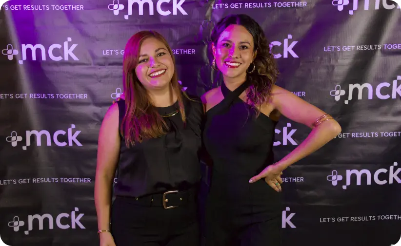 Colaboradores de MCK durante una actividad interna.