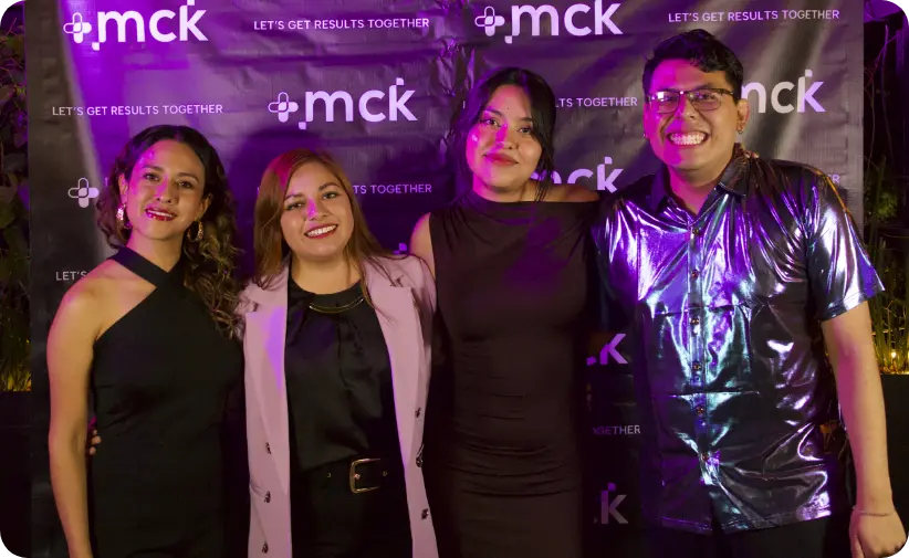 Integrantes de MCK durante una convivencia de cultura interna.